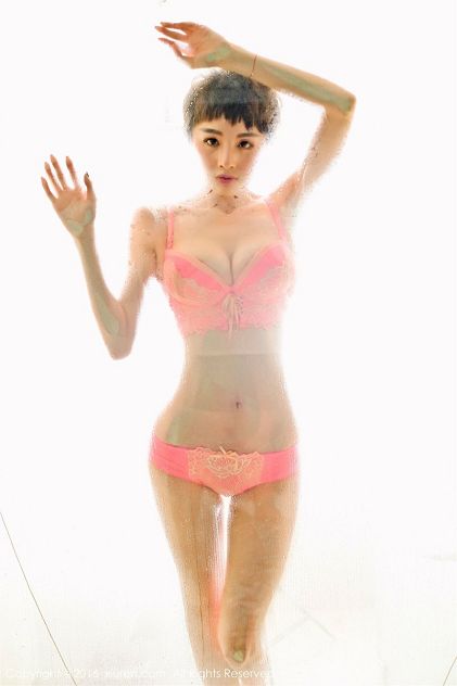 裸体美女张开腿图片(美女裸体角斗)